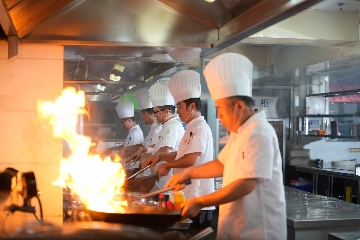 【長(zhǎng)田動(dòng)態(tài)】盛世龍華轉(zhuǎn)運(yùn)1000余件物資，圓滿(mǎn)完成300余人參加的企業(yè)定制主題宴會(huì)